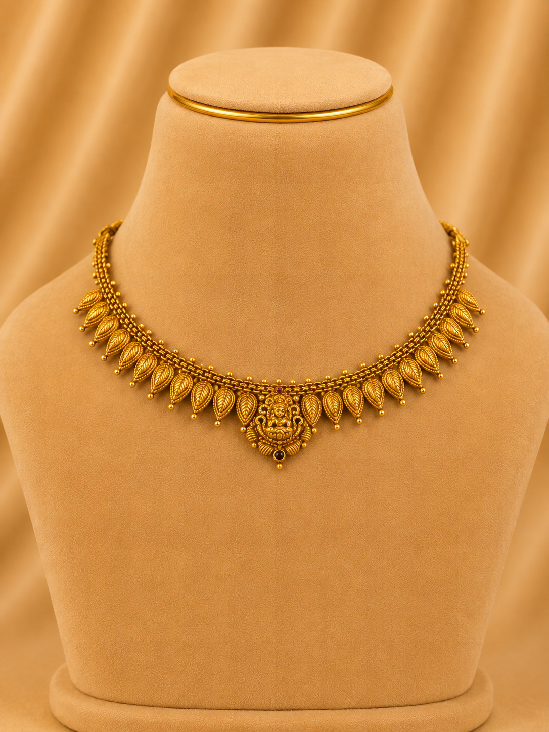Short Necklace in 92.5 Silver Gold Polish (9816)
