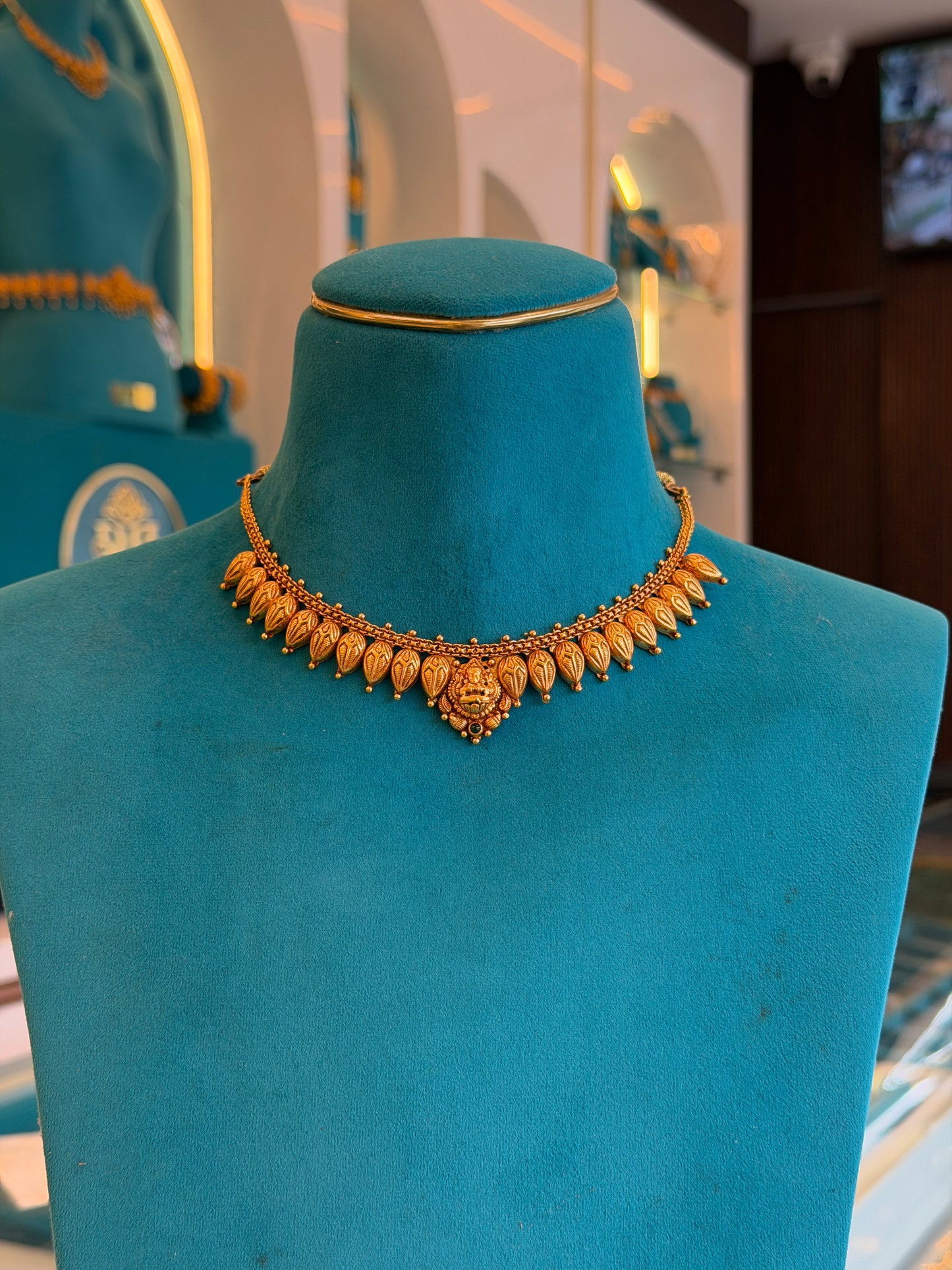 Short Necklace in 92.5 Silver Gold Polish (9812)