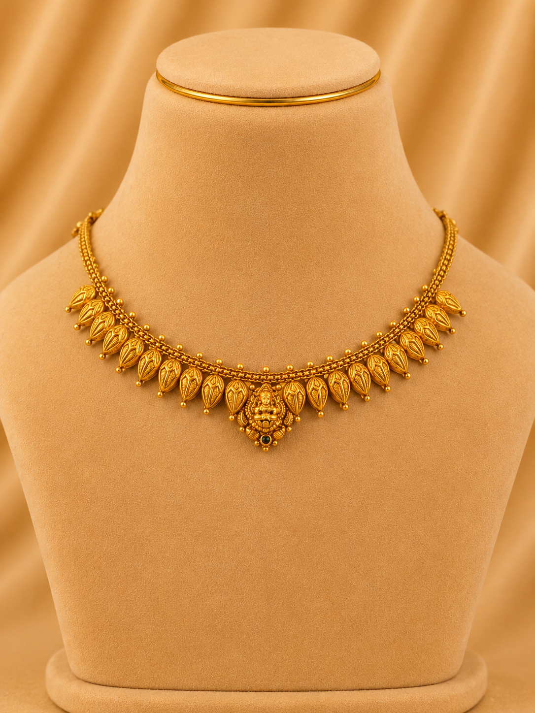 Short Necklace in 92.5 Silver Gold Polish (9812)
